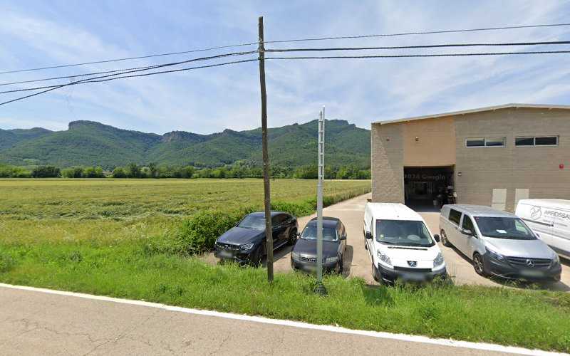 Fotografia tomada fuera de MOBLES I FUSTERIA BAS, S.L. - Establecimiento de venta de madera en Sant Esteve d'en Bas, Girona