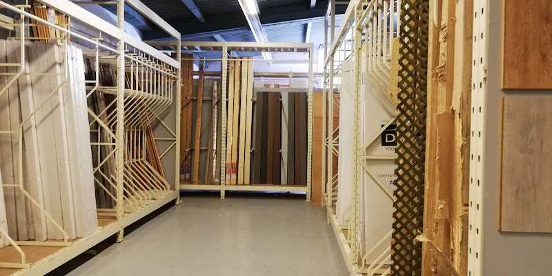 Fotografia tomada fuera de Farreras Nadal - Fusteria en Palamós, Girona