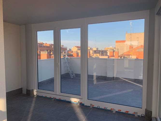 Fotografia tomada fuera de Montaje N°1 - Carpintería metálica y de aluminio en San Mateo de Gállego, Zaragoza