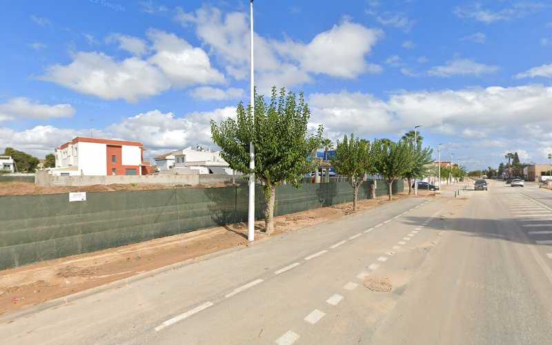 Fotografia tomada fuera de Aluman - Carpintería metálica y de aluminio en Pilar de la Horadada, Alicante