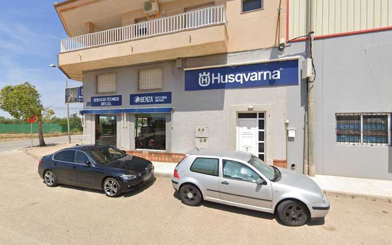 Fotografia tomada fuera de Grupo Trivial Oradada S.L.L. - Carpintería metálica y de aluminio en Pilar de la Horadada, Alicante