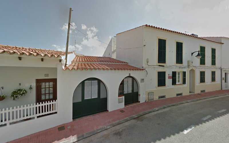 Fotografia tomada fuera de Fusteria Metàl·lica i Gonalons L - Carpintería metálica y de aluminio en Fornells, Baleares