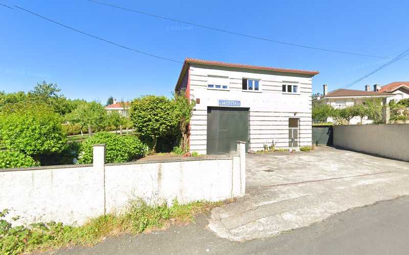 Fotografia tomada fuera de Peregrina Carpinteros - Fábrica de muebles en Santiago de Compostela, A Coruña