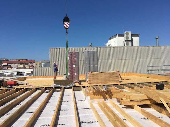 Fotografia tomada fuera de Made of Wood s.l. - Constructor de casas personalizadas en El Prat de Llobregat, Barcelona