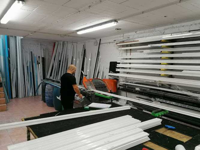 Fotografia tomada fuera de Aluminios HG - Carpintería metálica y de aluminio en El Prat de Llobregat, Barcelona