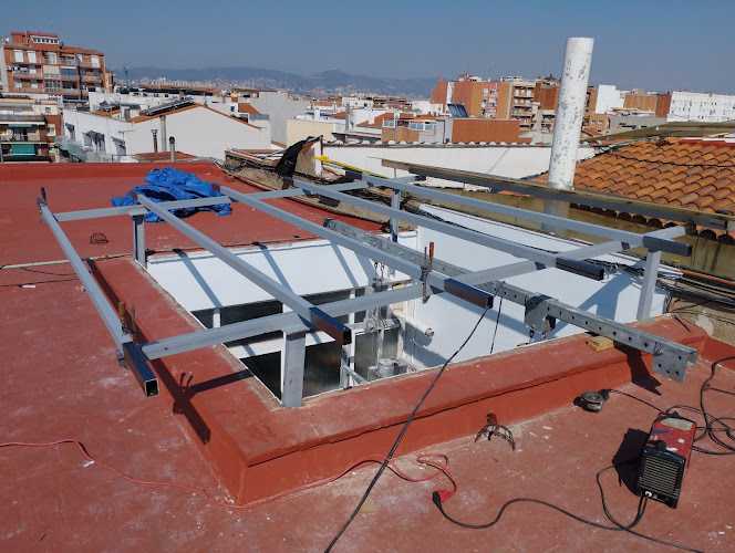 Fotografia tomada fuera de Cristalería Metalistería J. Ramos - Cristalero en El Prat de Llobregat, Barcelona