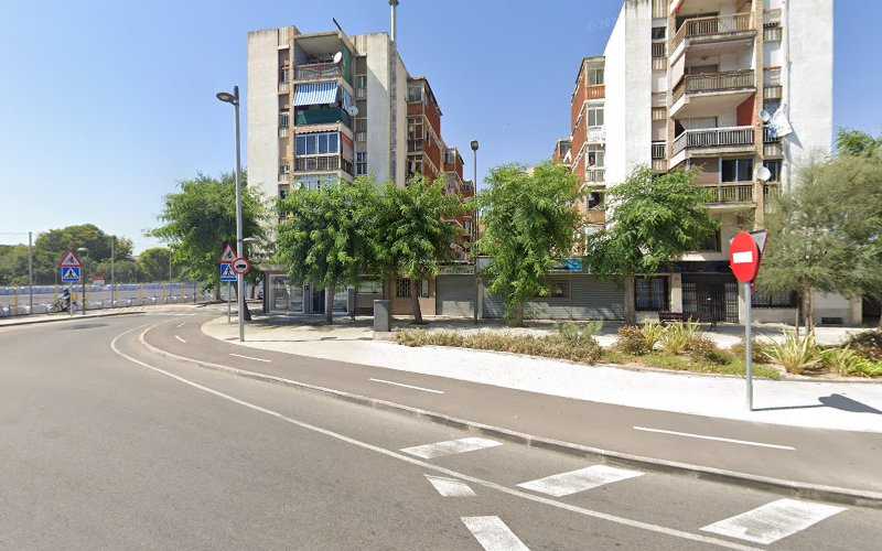 Fotografia tomada fuera de Aluminios Piñero - Carpintería metálica y de aluminio en Tarragona, Tarragona