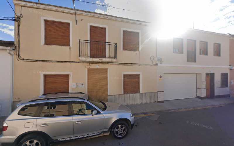 Fotografia tomada fuera de Carpintería Abellán S L - Tienda de armarios en El Fondó de les Neus, Alicante