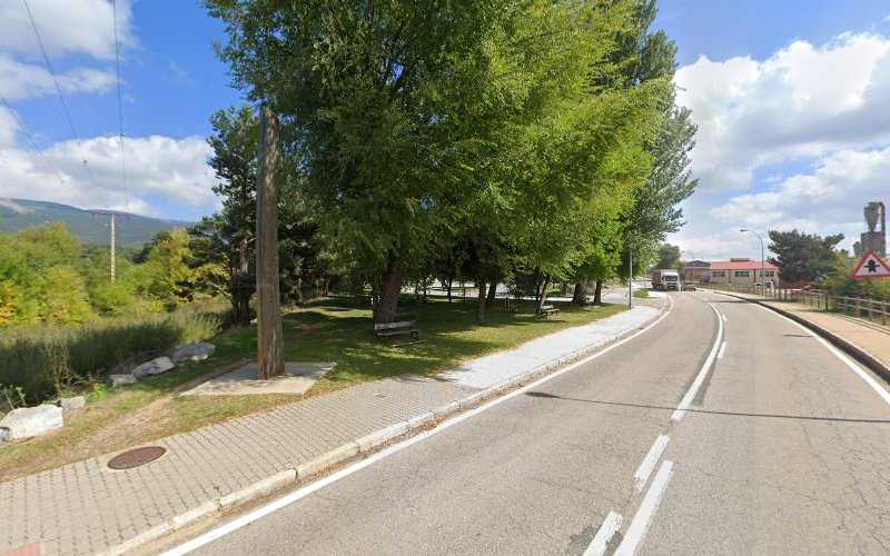 Fotografia tomada fuera de Galerias de la Tradicion Mobiliario SL - Tienda de muebles en Duruelo de la Sierra, Soria