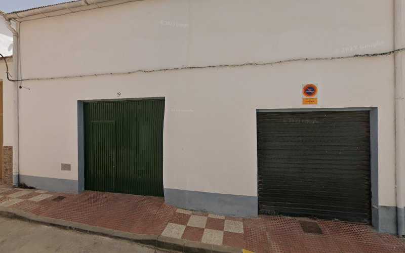 Fotografia tomada fuera de Carpinteria Manuel J. García Y Manuel García - Carpintería en Cuevas Bajas, Málaga