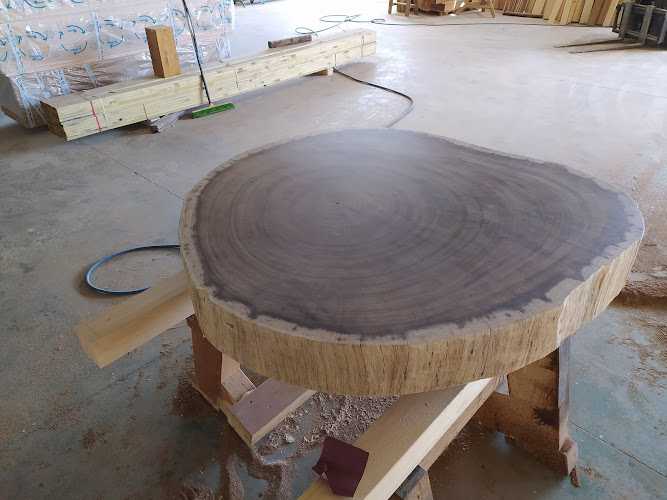 Fotografia tomada fuera de Maderas Cuesta - Establecimiento de venta de madera en Sanchonuño, Segovia