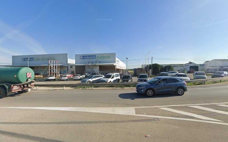 Fotografia tomada fuera de Nebreda Almacén y Bricolaje, S.L - Establecimiento de venta de madera en Conil de la Frontera, Cádiz
