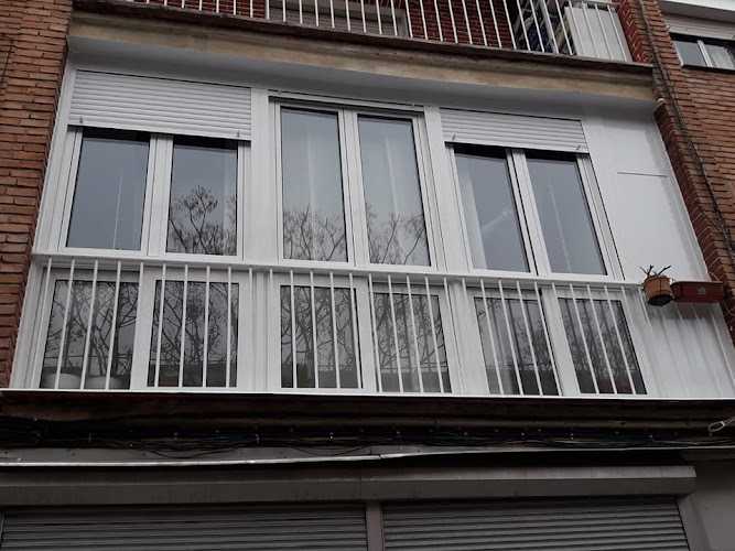 Fotografia tomada fuera de Lagar y Pérez Aluminios S.L. - Carpintería metálica y de aluminio en Madrid, Madrid