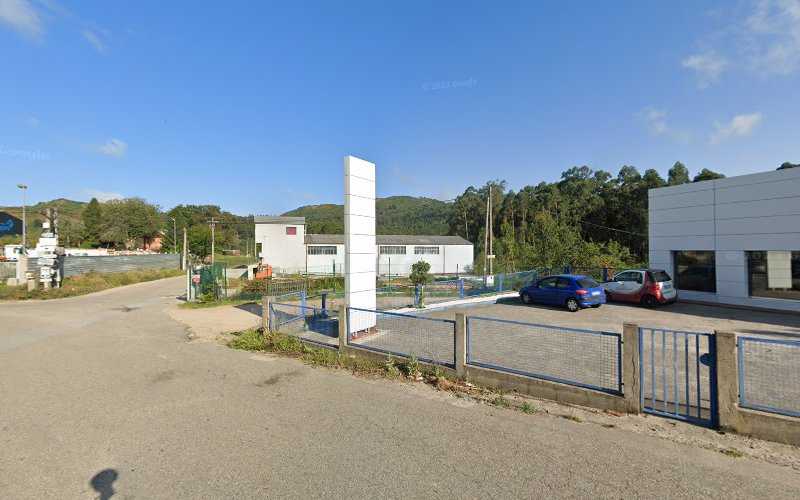 Fotografia tomada fuera de Karpinnova - Carpintería en Sótano, Pontevedra