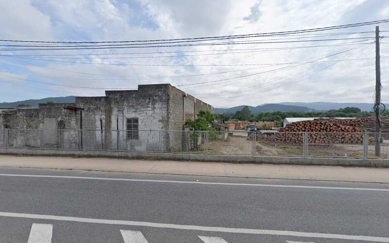 Fotografia tomada fuera de Maderas Pérez Giménez S.L. - Serradoiro en Abrollido, Pontevedra