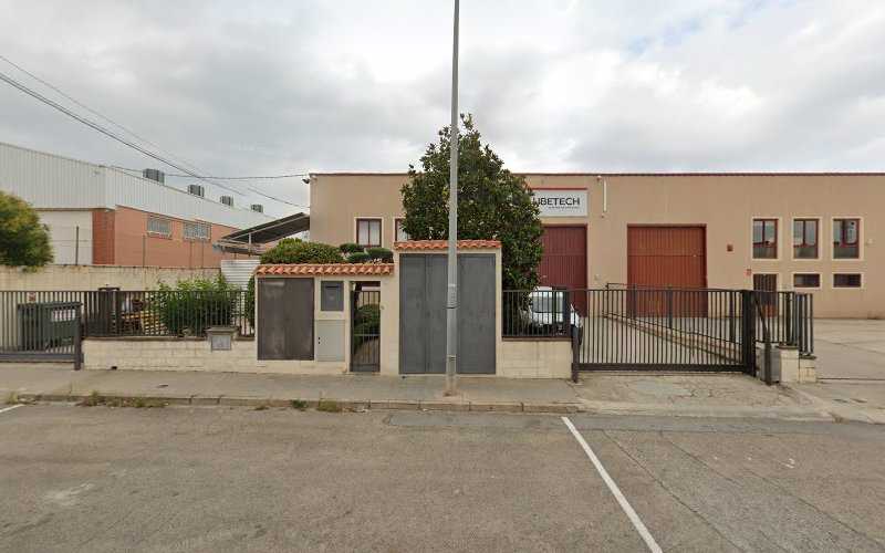Fotografia tomada fuera de Carpintería Comunitaria ERCA - Proveedor de materiales de construcción en Castellar del Vallès, Barcelona