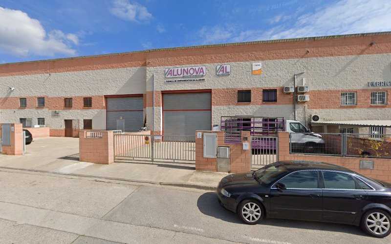 Fotografia tomada fuera de Alunova SL - Carpintería metálica y de aluminio en Pla de la Bruguera, Barcelona