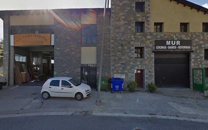 Fotografia tomada fuera de LA CARPINTERIA FARMOPLA SLL - Carpintero en Benasque, Huesca