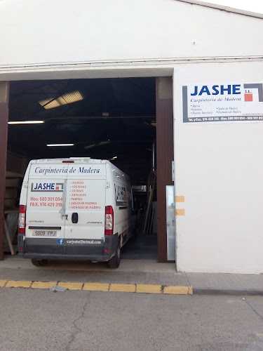 Fotografia tomada fuera de CARPINTERIA JASHE SOCIEDAD LIMITADA-muebles madera a medida, reforma de cocinas. - Carpintero en Binéfar, Huesca