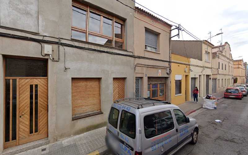 Fotografia tomada fuera de Fusteria Canet (Llorenç Canet Valls) - Fuster en Sabadell, Barcelona