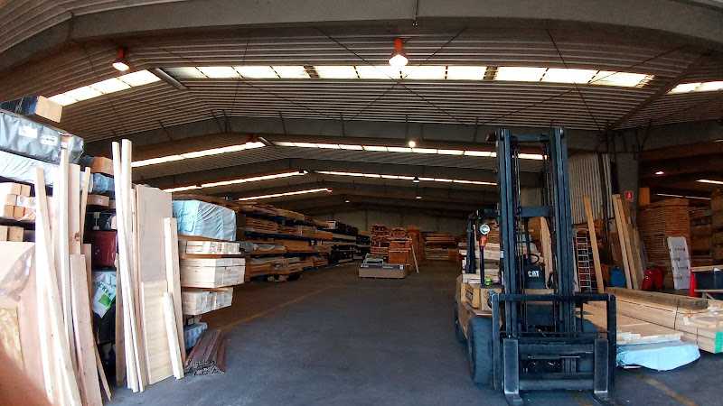 Fotografia tomada fuera de Maderas Marbella Centro S.L. - Establecimiento de venta de madera en La Mata, Madrid