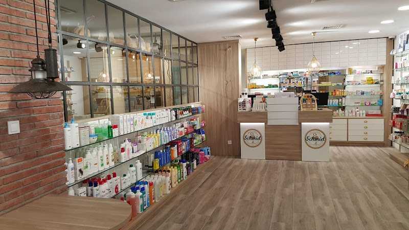 Fotografia tomada fuera de MOBILIARIO Y COMPLEMENTOS TIENDA, S.L. - Servicio de instalación de suelos de madera en Granollers, Barcelona