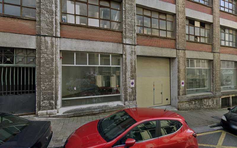 Fotografia tomada fuera de Carpintería Juan Pérez - Tienda de armarios en Eibar, Guipúzcoa