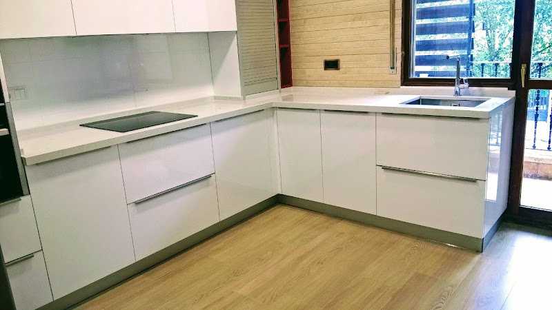 Fotografia tomada fuera de Carpintería Cuesta - Carpintero en Basauri, Vizcaya