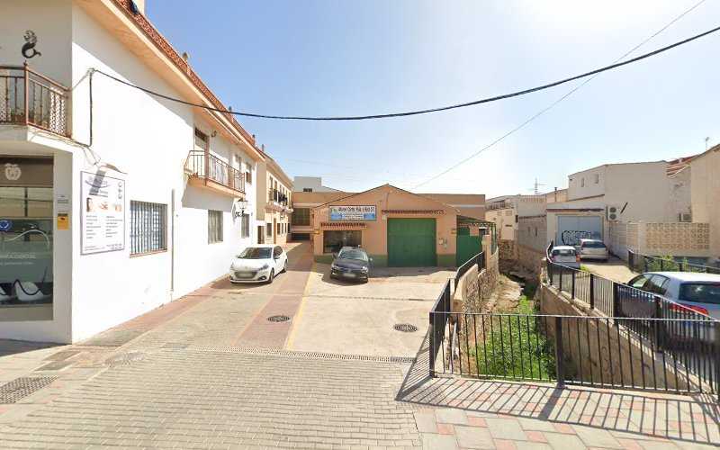 Fotografia tomada fuera de Carpintería de Aluminio Alonso Cortés Ruiz - Carpintería metálica y de aluminio en Fuengirola, Málaga