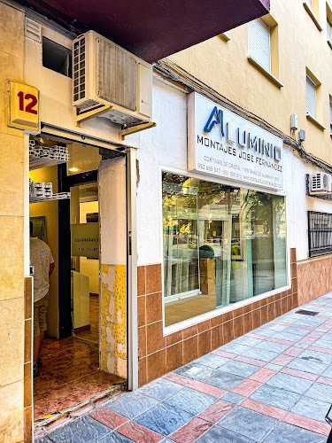 Fotografia tomada fuera de Aluminio SL - Carpintería metálica y de aluminio en Fuengirola, Málaga