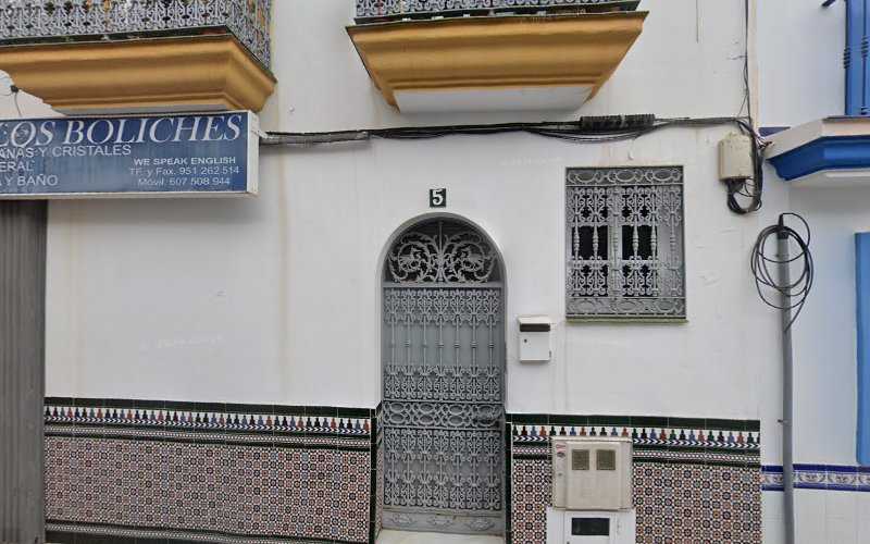 Fotografia tomada fuera de Aluminios Los Boliches - Carpintería metálica y de aluminio en Fuengirola, Málaga