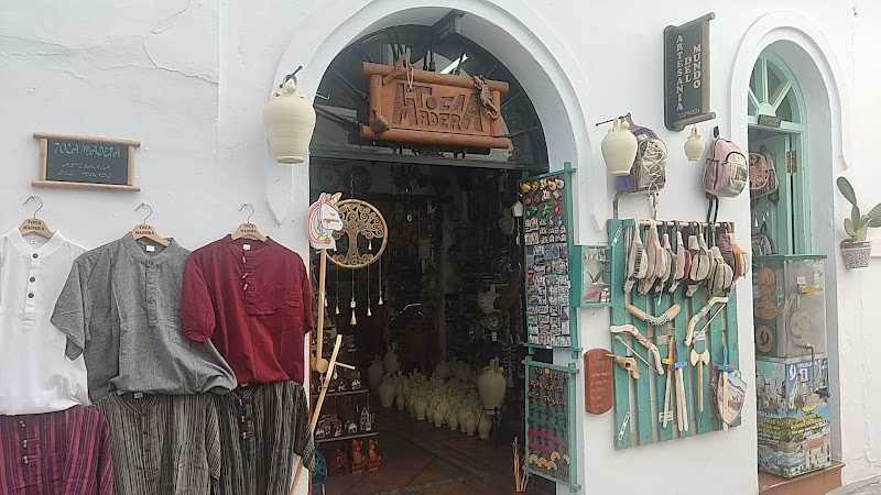 Fotografia tomada fuera de Tocamadera - Tienda de artículos para el hogar en Frigiliana, Málaga