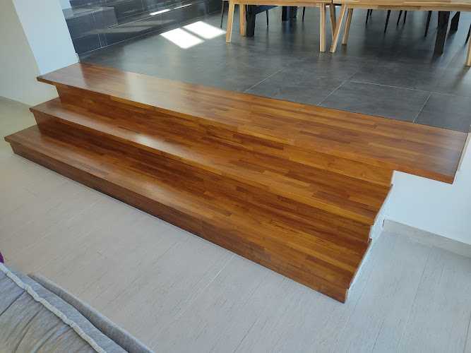 Fotografia tomada fuera de Maderahogar Eugenio - Tienda de muebles de cocina en Nerja, Málaga