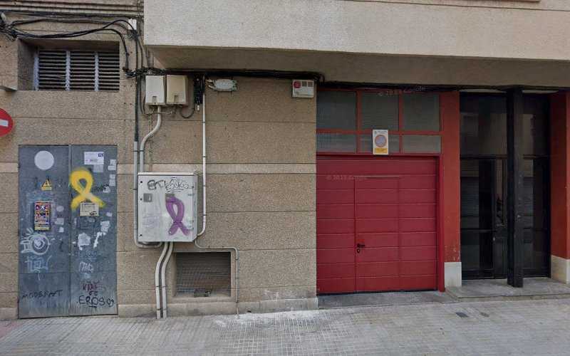 Fotografia tomada fuera de Fusteria Racó de Reus - Establecimiento de venta de madera en Reus, Tarragona