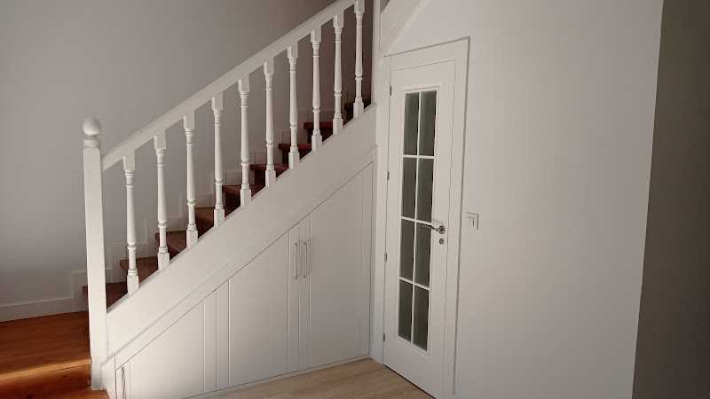 Fotografia tomada fuera de Puertas Vicolozano - Taller de instalación de puertas y ventanas en Vicolozano, Ávila