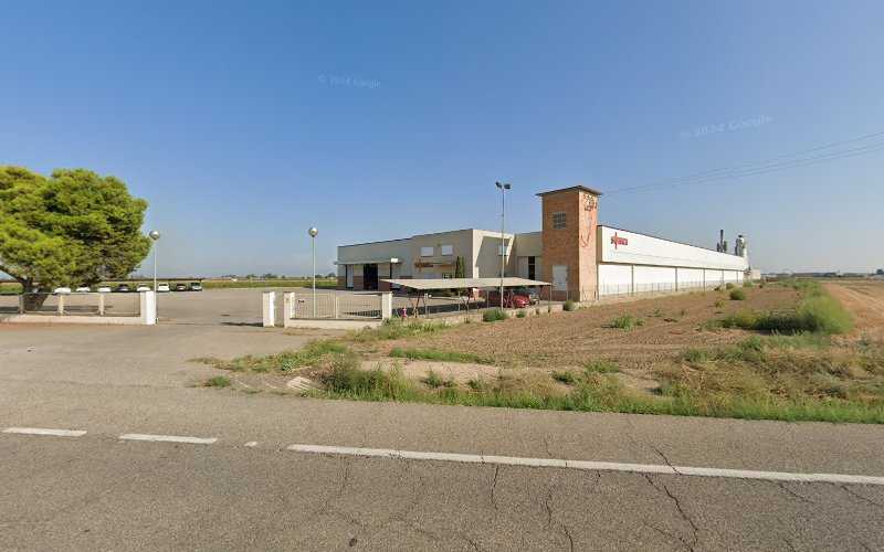 Fotografia tomada fuera de Prefabricats Satanca - Fábrica de puertas en Fondarella, Lérida