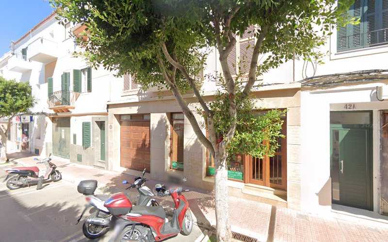 Fotografia tomada fuera de J.p.p.fustería S.l. - Carpintería metálica y de aluminio en Es Castell, Baleares