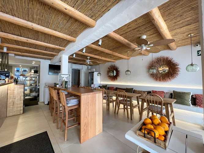 Fotografia tomada fuera de Dtalls fustería - Carpintería en Ciutadella de Menorca, Baleares