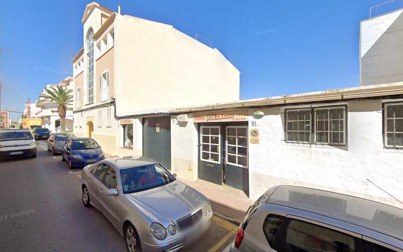 Fotografia tomada fuera de Fustería Es Castell - Carpintero en Es Castell, Baleares