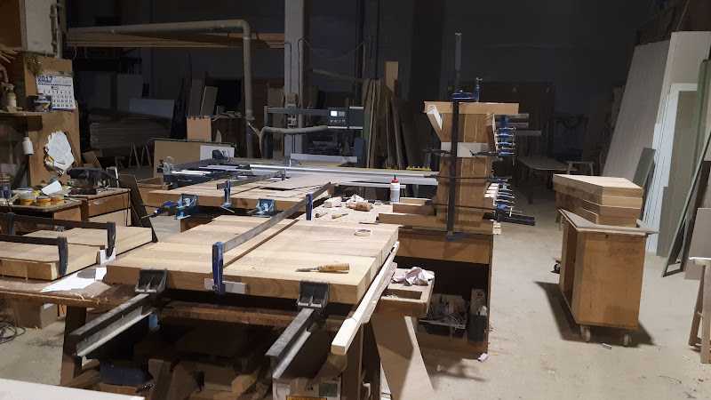 Fotografia tomada fuera de Fusteria Ebenisteria Argilaguet - Establecimiento de venta de madera en La Riera de Gaià, Tarragona