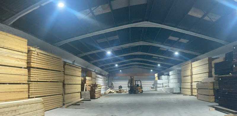 Fotografia tomada fuera de URBANMADER SL - Establecimiento de venta de madera en Alicante, Alicante