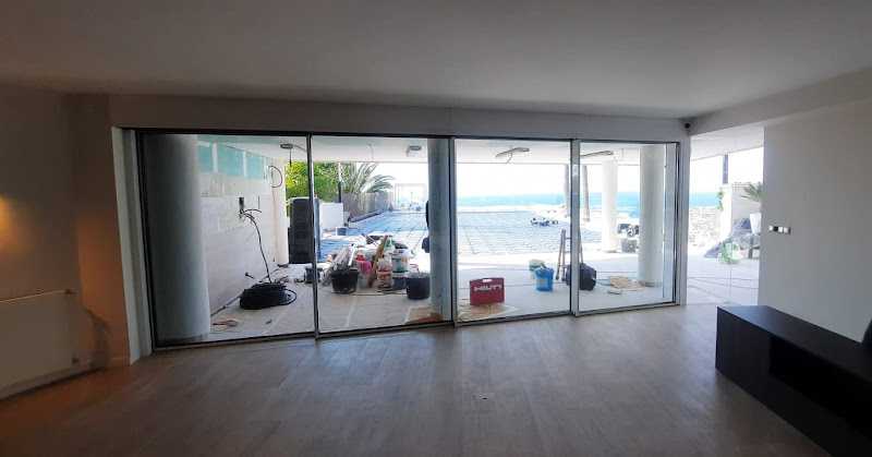 Fotografia tomada fuera de Aluminios Robles - Carpintería metálica y de aluminio en Alicante, Alicante