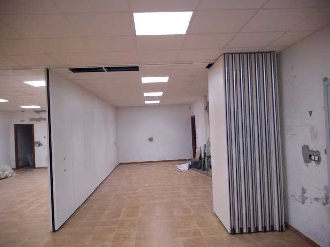 Fotografia tomada fuera de Delbin Ingeniería | Divisiones de Espacio de Trabajo - Contratista en Pol. Ind. Pla de la Vallonga, Alicante