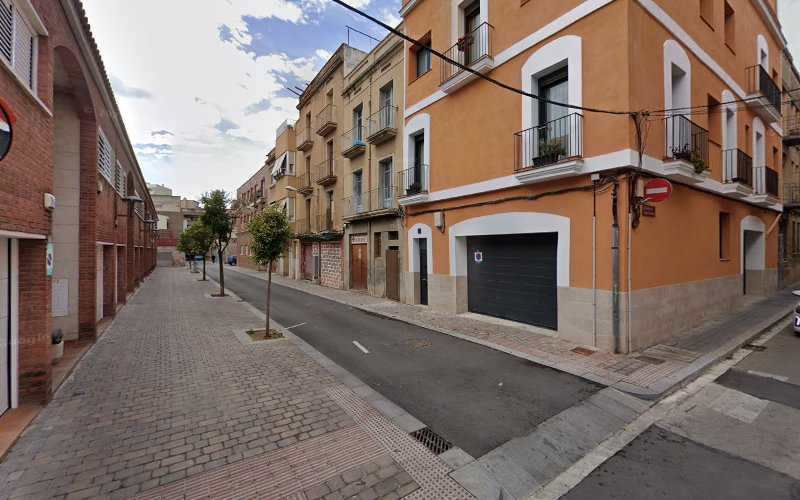 Fotografia tomada fuera de Fusteria i persianes Antonio Méndez - Carpintería metálica y de aluminio en Reus, Tarragona