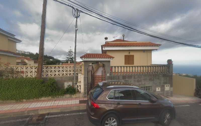 Fotografia tomada fuera de Roque Diaz Molina sl - Carpintería metálica y de aluminio en Firgas, Las Palmas