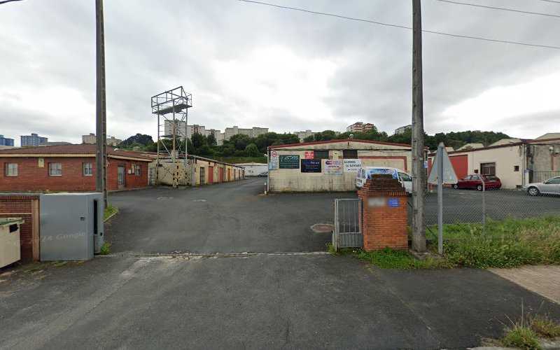 Fotografia tomada fuera de Aluminios La Gándara - Carpintería metálica y de aluminio en Ferrol, A Coruña