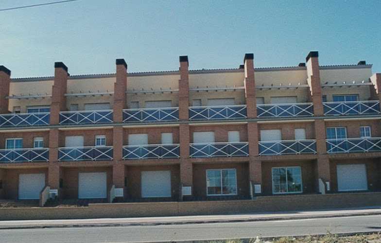 Fotografia tomada fuera de Cerramientos industrial Riu clar - Carpintería metálica y de aluminio en Tarragona, Tarragona