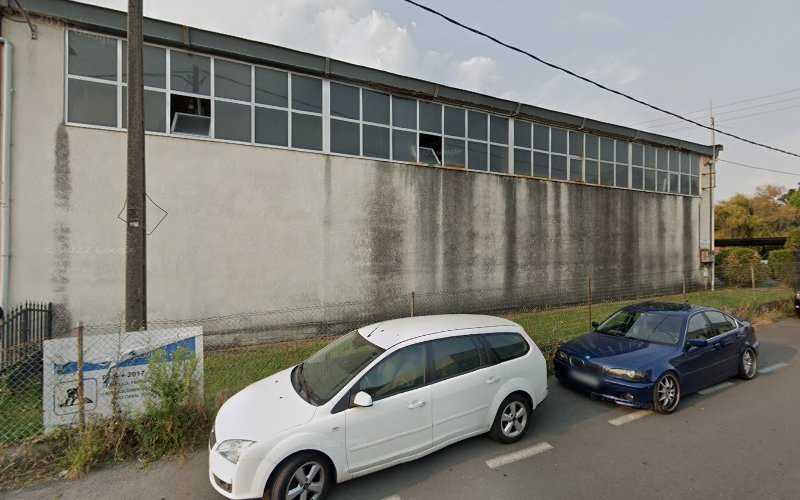 Fotografia tomada fuera de Aluminios Ferrol S.C.G. - Carpintería metálica y de aluminio en Ferrol, A Coruña