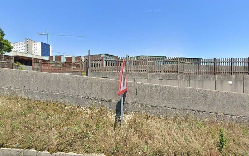 Fotografia tomada fuera de Maderas del Noroeste S A - Establecimiento de venta de madera en Ferrol, A Coruña