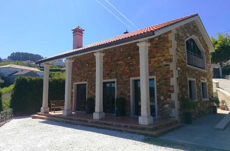 Fotografia tomada fuera de Aluminios José Pena - Ventanas Cortizo - Carpintería metálica y de aluminio en Ferrol, A Coruña